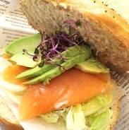 Bagel saumon fumé tzatziki et avocat